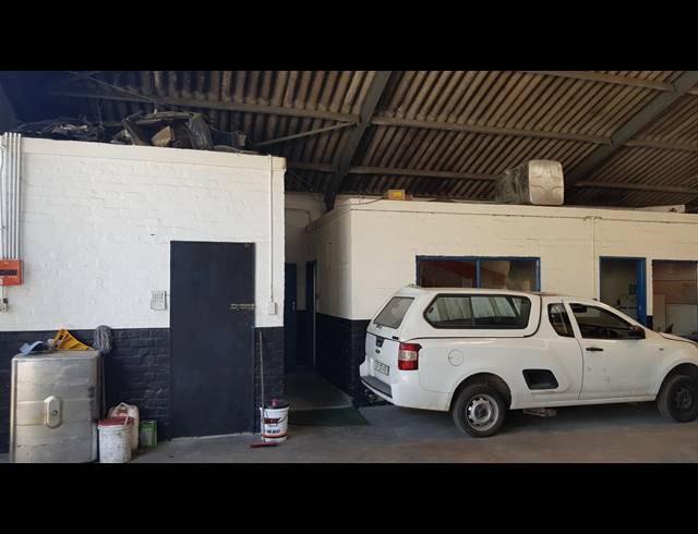 361M² FACTORY RENTED IN BELLVILLE CENTRAL